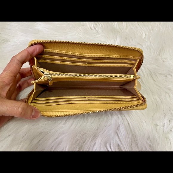 Authentic BURBERRY long zip wallet🌸🦋 - Picture 11 of 16